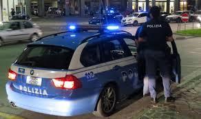 Un'auto della polizia