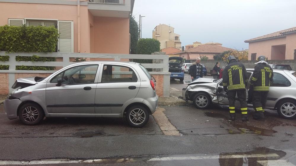 Scontro tra due auto all'incrocio tra via Porpora e via Salieri