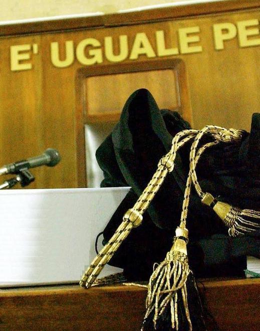 La baby sitter amica abusava e picchiava i bimbi: condannata 