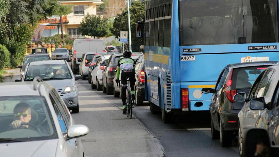 Caos per i lavori sulla Sarzanese