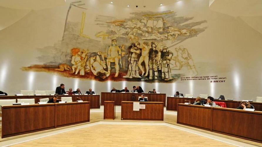 Due ore di ping pong, poi il consiglio