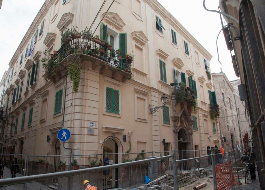 Il sindaco lancia l’idea: «Una casa per il catalano» 