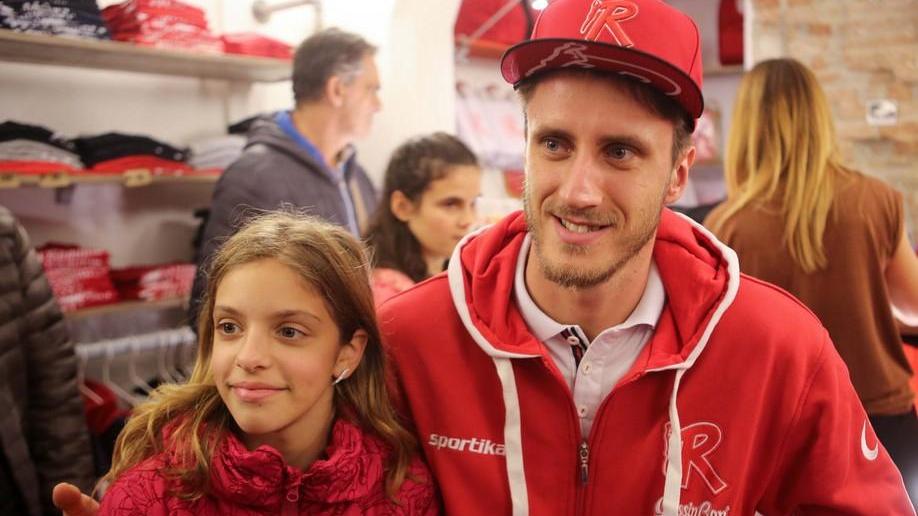 Oggi i biancorossi ospiti allo stoRE
