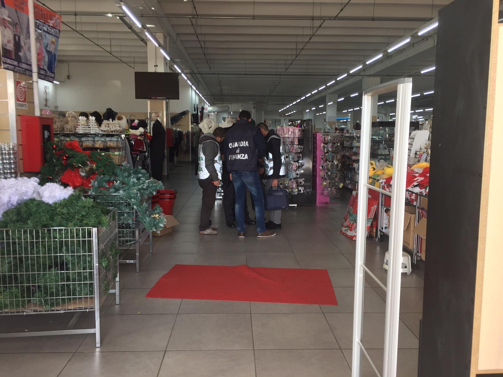 Uno dei megastore controllati dalla guardia di finanza a Olbia