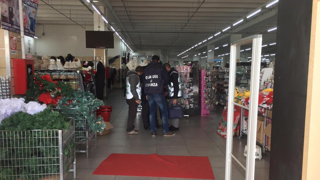 Uno dei megastore controllati dalla guardia di finanza a Olbia