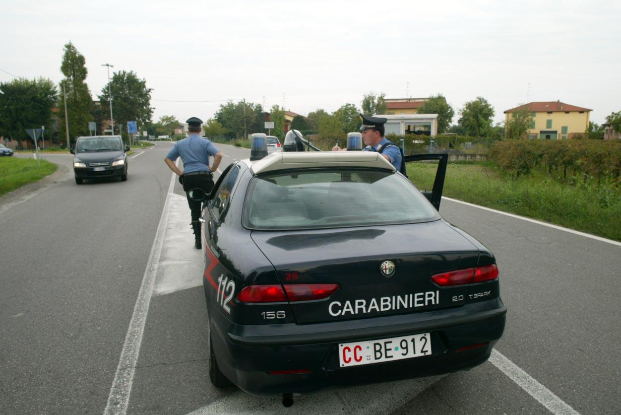 Boretto, botte e ciabatte in faccia nella rissa tra vicini di casa