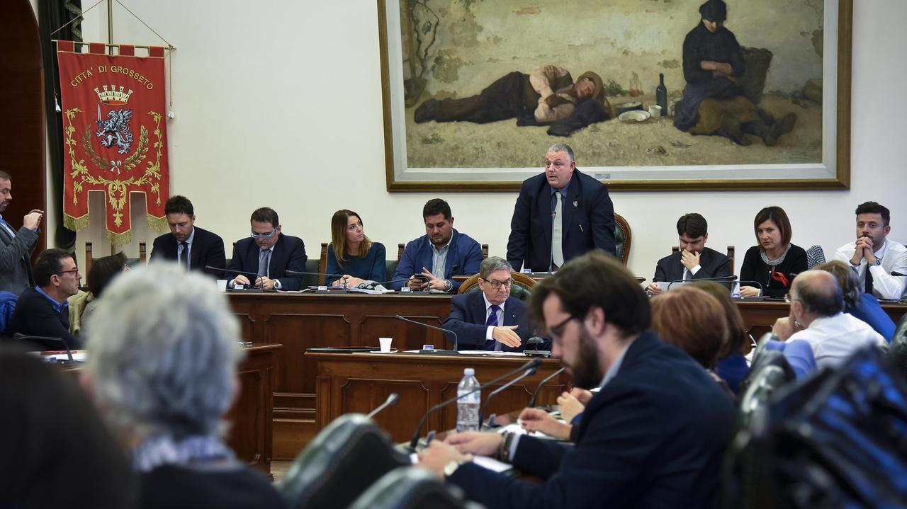 Il consiglio comunale straordinato convocato per discutere sullo scandalo dei rifiuti e la proposta di Ato unico (foto Agenzia Bf)