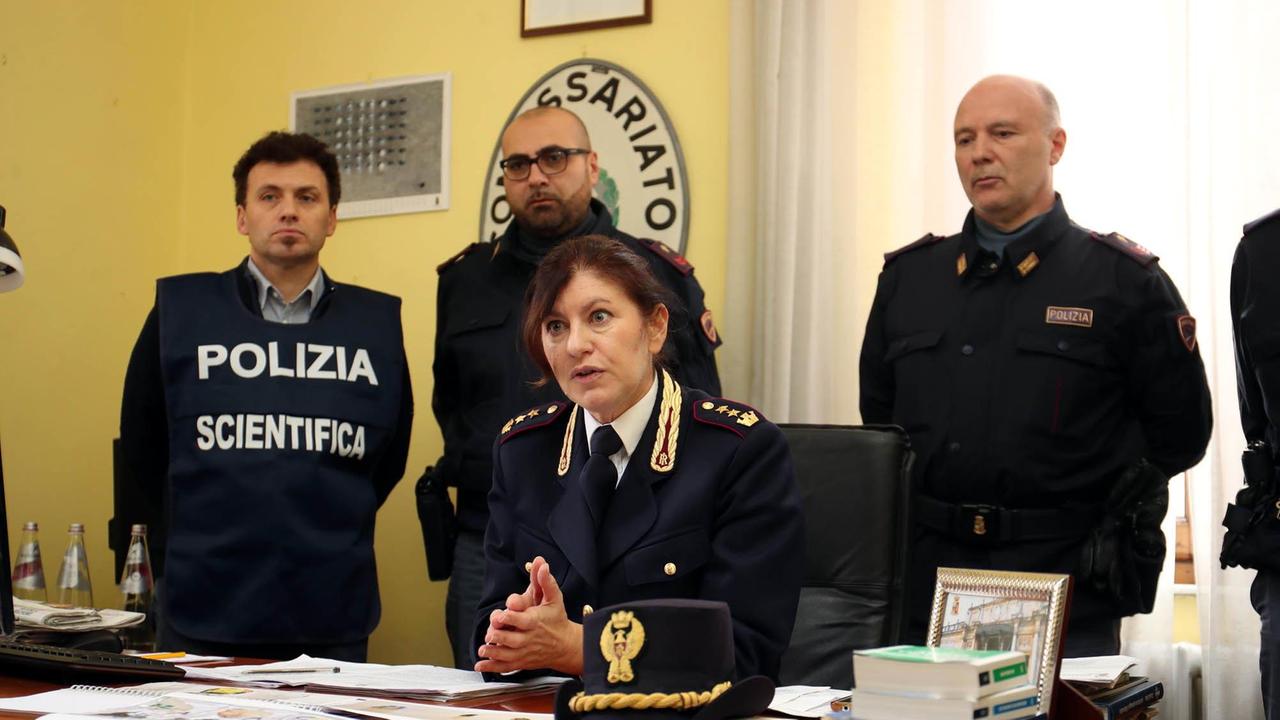 La conferenza stampa al commissariato con il vice questore Mara Ferasin (Foto Nucci)