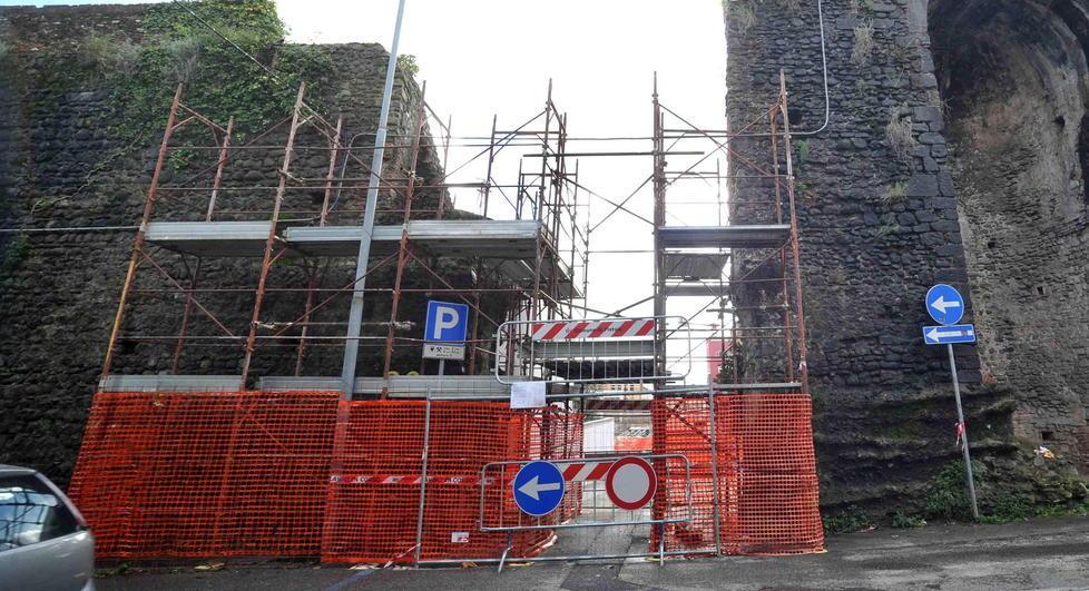 Rischio crollo per un tratto delle Mura Urbane di Pistoia 