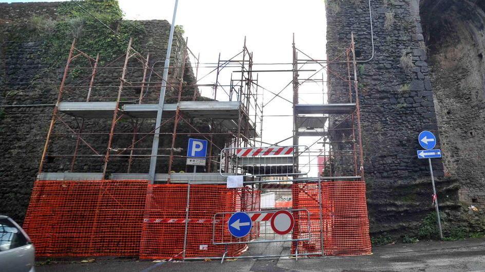 Rischio crollo per un tratto delle Mura Urbane di Pistoia