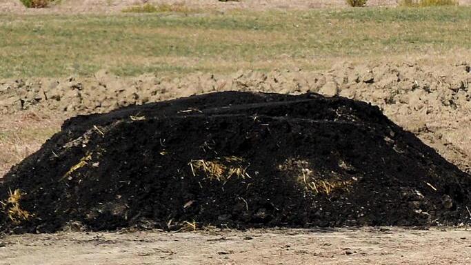 Fanghi nei campi: idrocarburi 30 volte oltre il limite