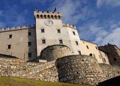 Dai marciapiedi alle buche manutenzione ai cittadini 