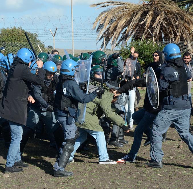 Digos: i lanciatori di sassi saranno tutti denunciati 
