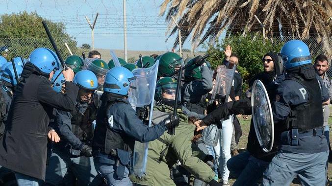 Digos: i lanciatori di sassi saranno tutti denunciati