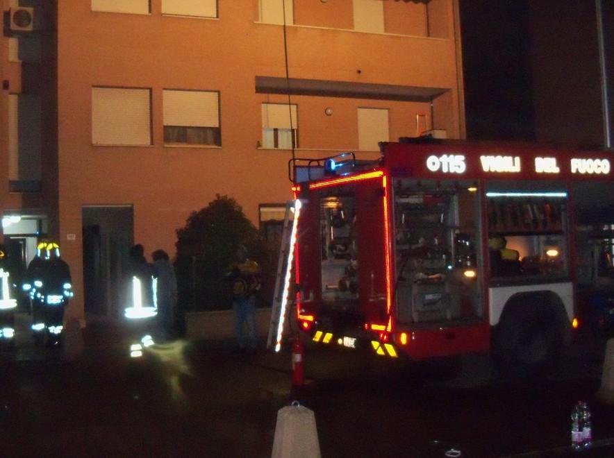 Rogo in palazzina: un’intossicata 