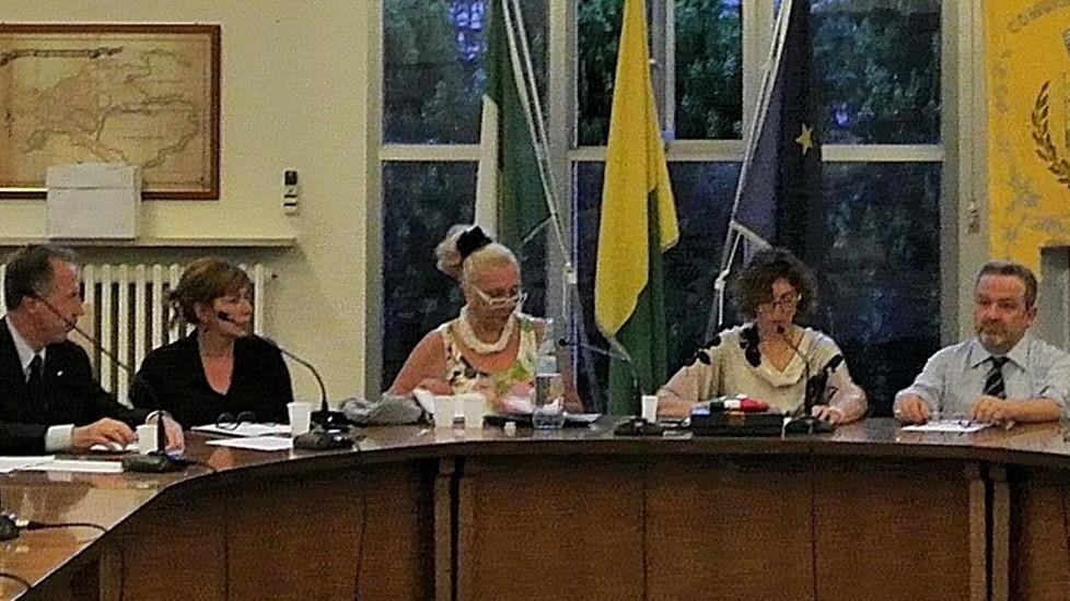 È scontro sul consiglio «Seduta da annullare»