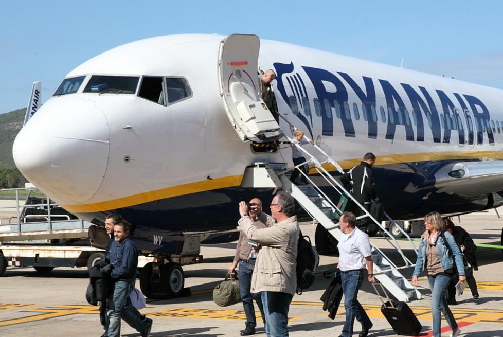 Ryanair sceglie il sud e abbandona Alghero: infuria la polemica 