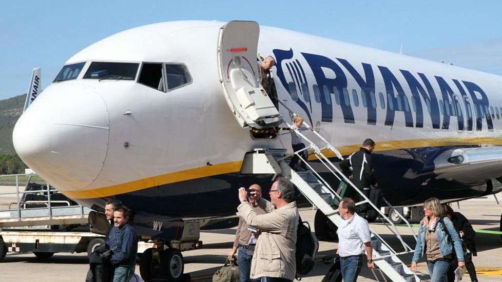 Ryanair sceglie il sud e abbandona Alghero: infuria la polemica 