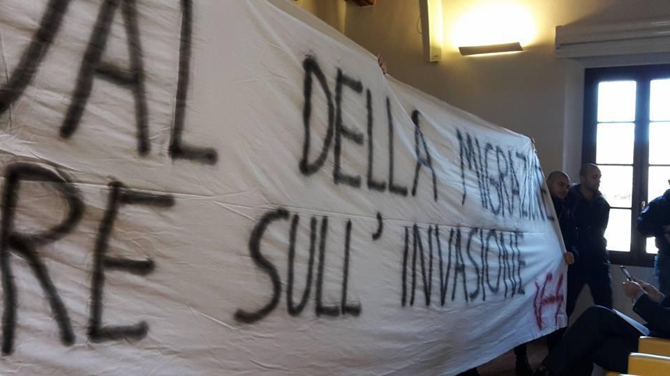 Modena, blitz degli skinhead veneti: tensione al festival della migrazione