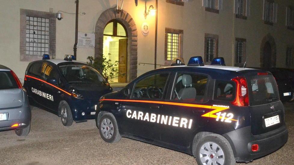 Chiamano al 112: "Sangue". I carabinieri rintracciano e salvano un disabile ferito