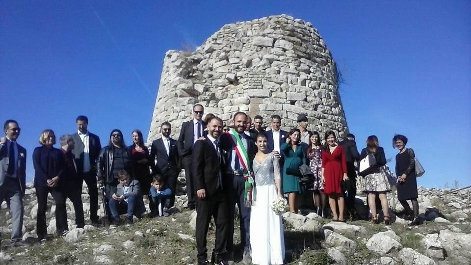 Il nuraghe Is Paras scenario per il matrimonio di William Anedda e Sara Secci (foto Alessandro Bulla)