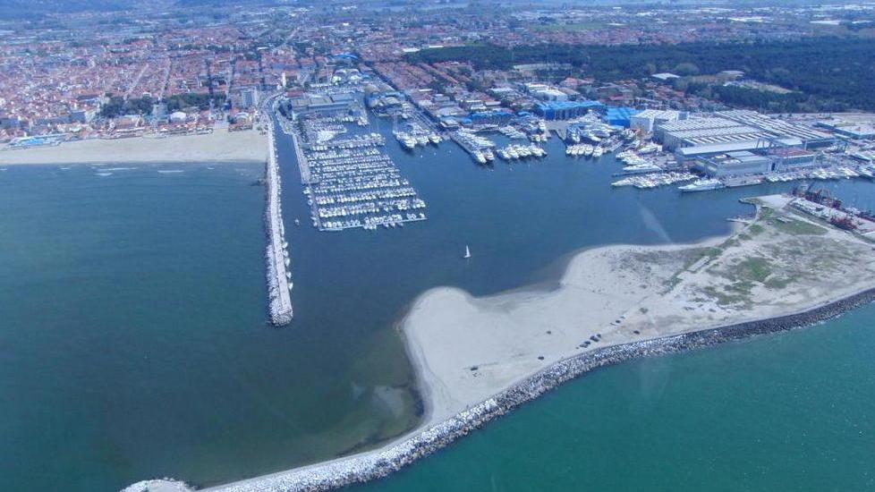 Viabilità e servizi: le imprese bocciano il porto di Viareggio