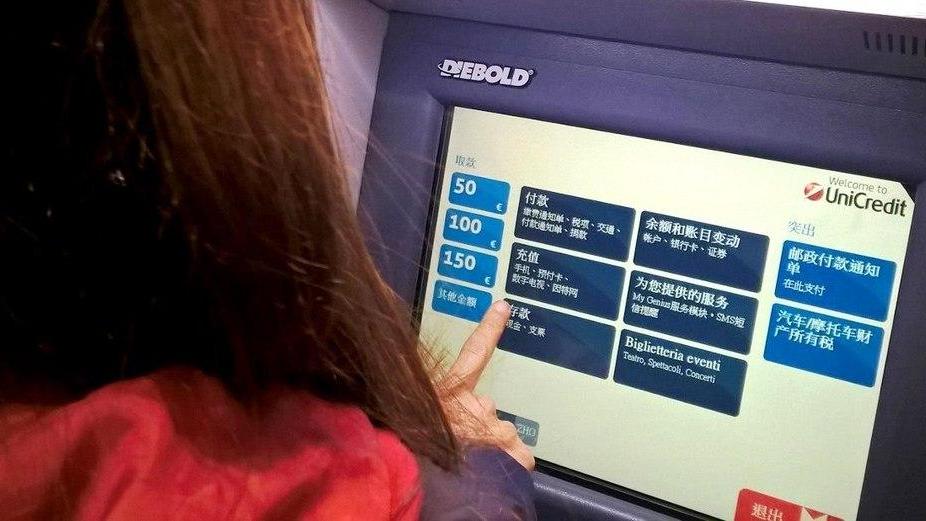 Ecco il bancomat che “parla” anche cinese
