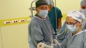 Donna operata da chirurghi di Prato e Pistoia