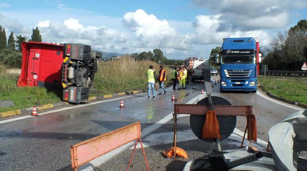 Motrice si rovescia in uscita dalla 398