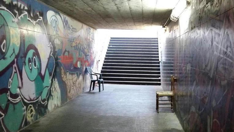 «Sottopasso pericoloso e giardini da sistemare»