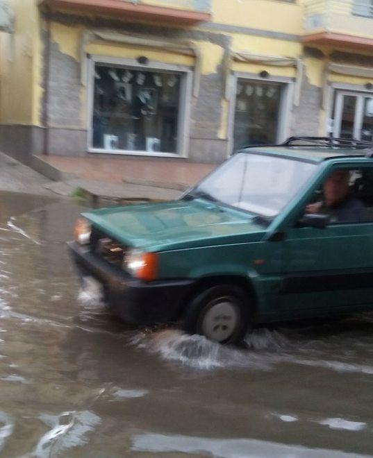 Mezzi al lavoro dopo il maltempo 