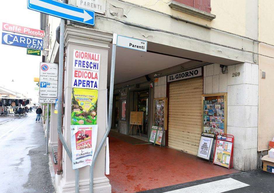Predoni all’edicola rubano i giocattoli