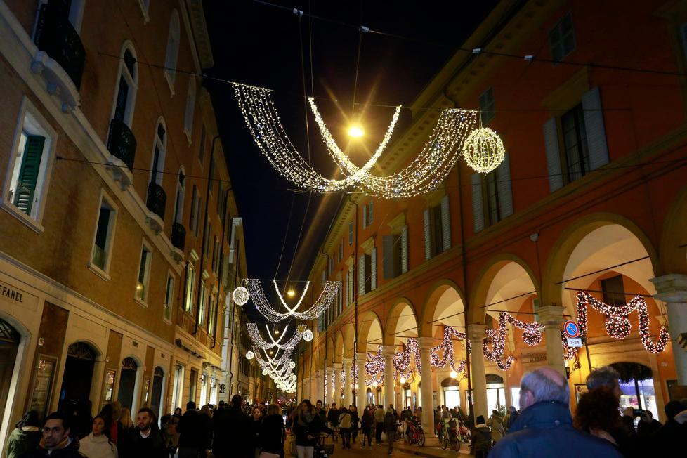 Modena: Ecco Il Natale, Luminarie E Alberi Accesi Nel Cuore Della Città ...