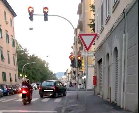 Rischio investimenti al semaforo sul viale Marconi: multati in 31 
