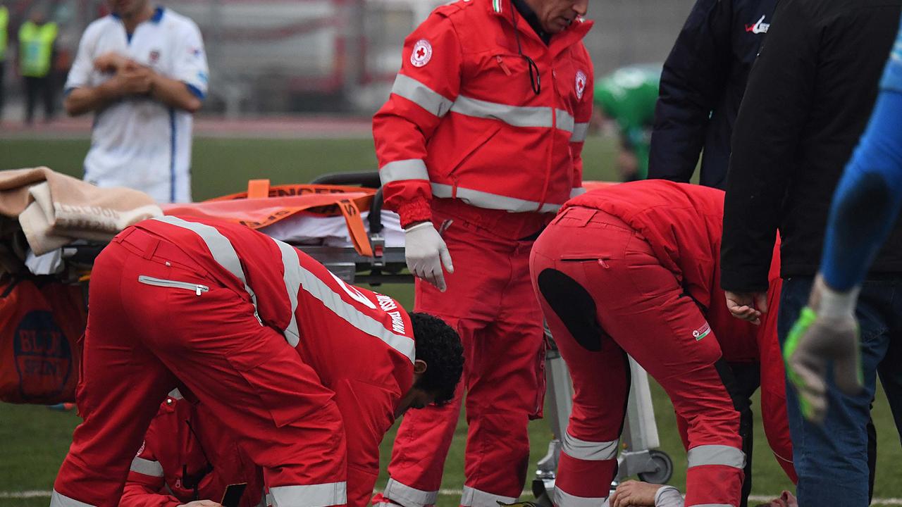 Il giocatore soccorso in campo