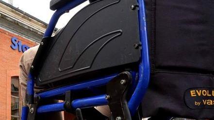 Padre accolla i debiti alla figlia disabile: le pignorano la casa