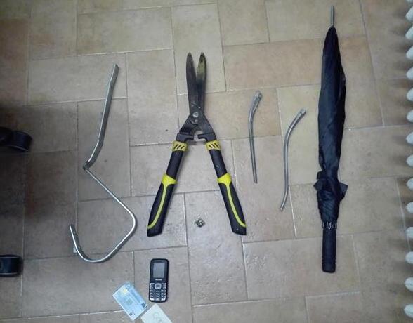 Arrestati mentre assaltano negozio 