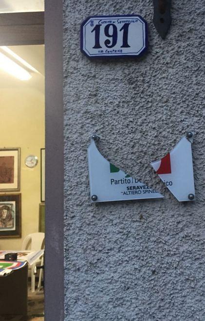 Vandali contro la sede dei Democratici 