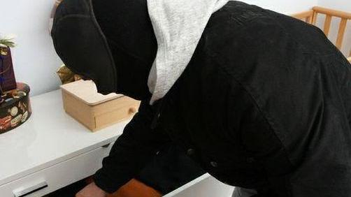 Raffica di furti nelle case «Pronti a guardie private»
