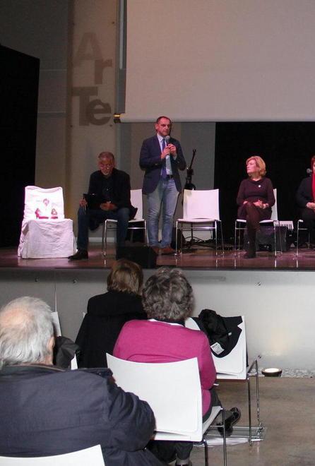 Interrogazione sulle poltroncine ad Arté 