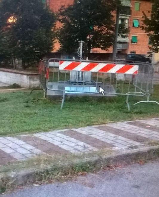 Piazza Lazzareschi nell’incuria 