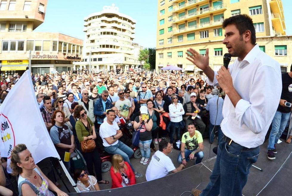Il treno tour di Di Battista arriva in piazza XX 