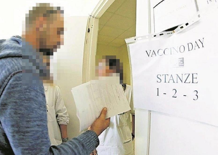 «Abbiamo paura», in fila con i 300 del “Vaccino day” contro la meningite  