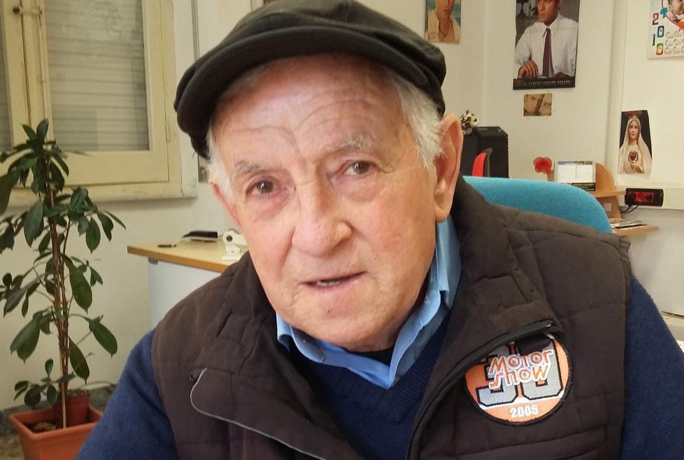 Eroe in divisa, il lamento poetico di un padre 