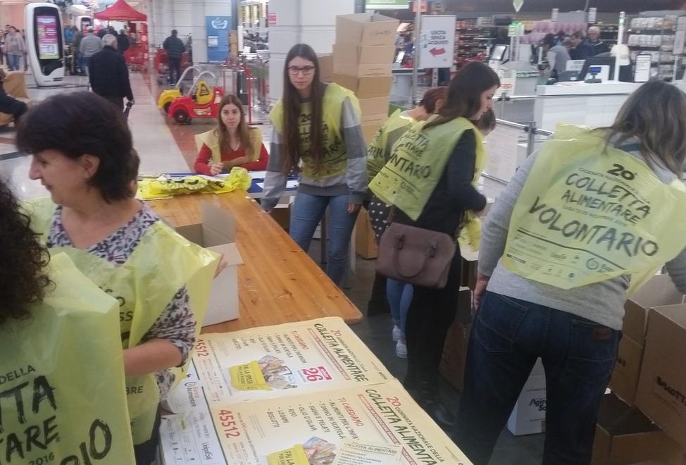 Colletta alimentare market mobilitati «Tutti hanno donato» 