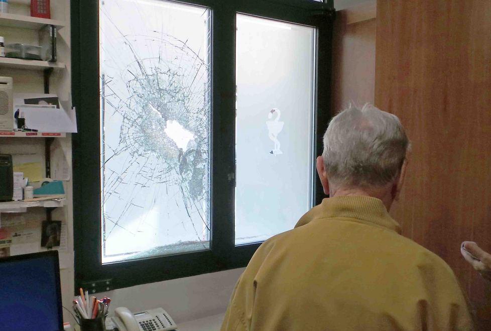 Colpo in farmacia, aggressione evitata