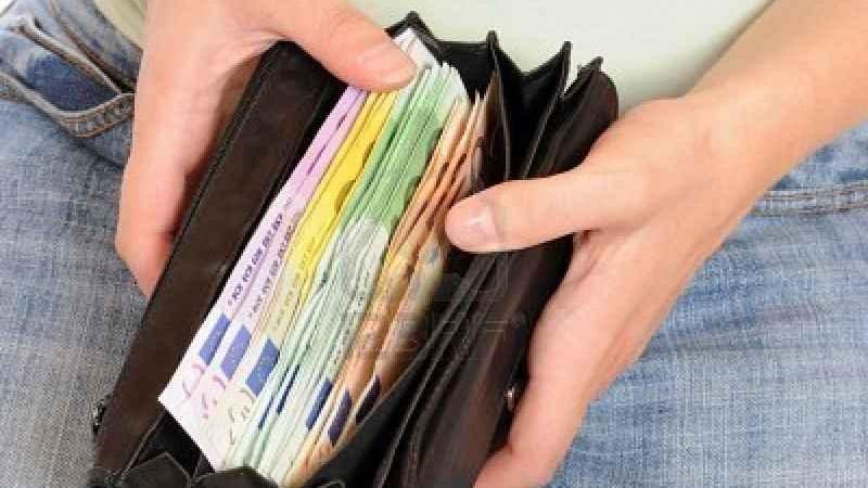 Modena, trova portafogli con 650 euro e lo riconsegna al proprietari