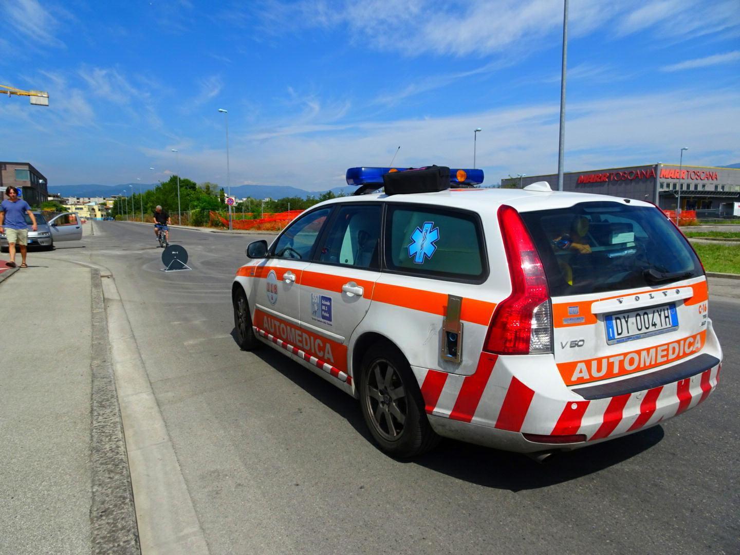 Un'automedica sulle strade di Pistoia