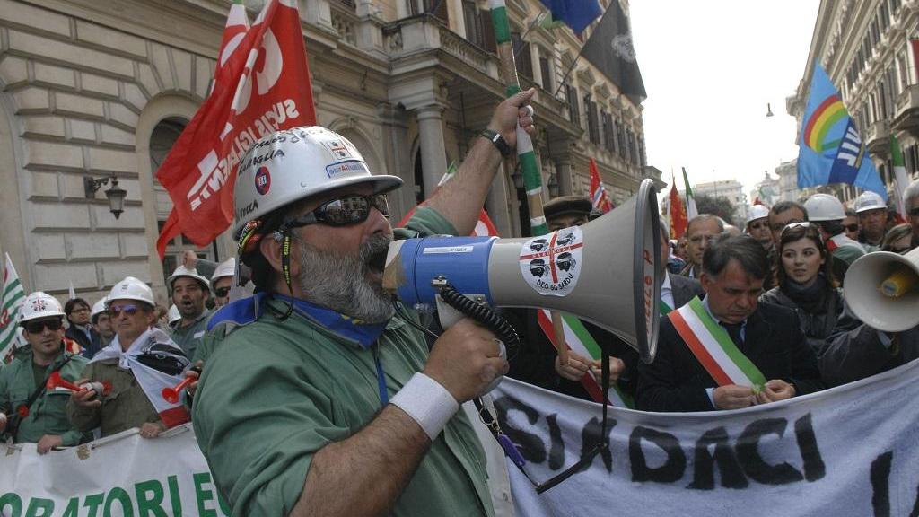 Una protesta dei lavoratori Euroallumina