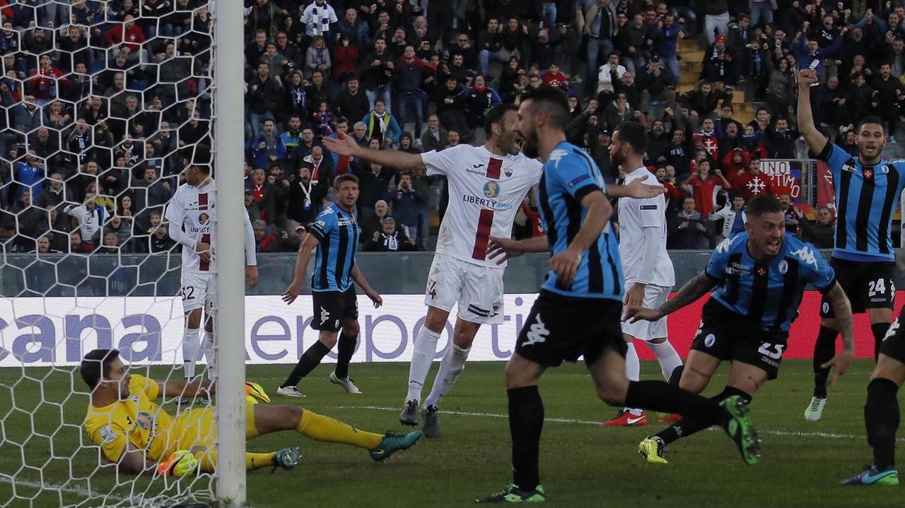 Eusepi dopo il gol al Trapani (foto Muzzi)
